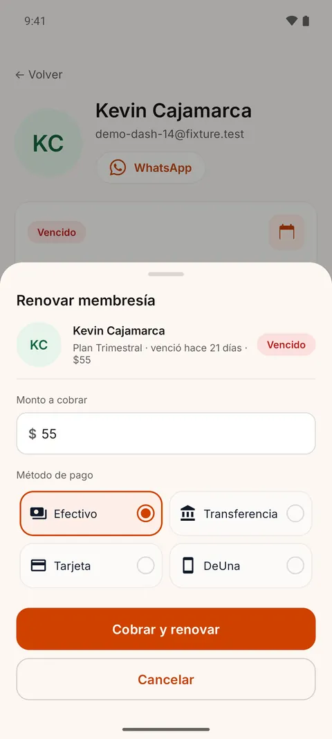 Diálogo Renovar membresía con monto y métodos de pago efectivo, transferencia, tarjeta y DeUna
