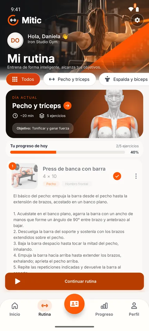 Ejercicio Press de banca con barra con su foto, 4 por 10, los pasos para hacerlo y casilla para marcarlo como hecho