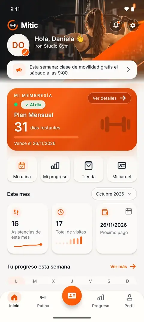 App del socio en Mitic: inicio con la membresía al día y 31 días restantes, accesos a rutina, progreso, tienda y carnet, y las asistencias del mes